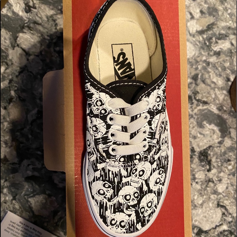 BNIB boys skull vans.